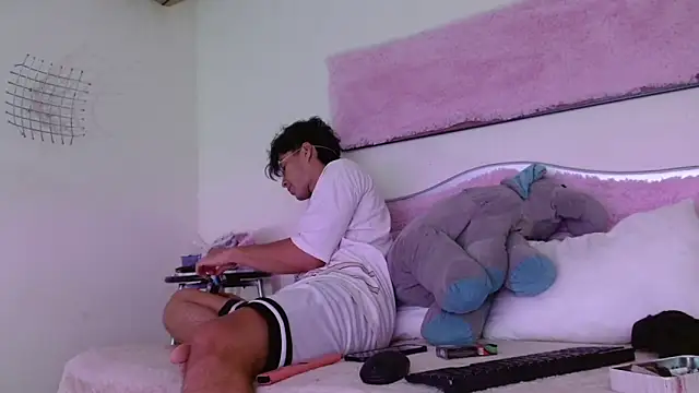 Dylann west online show from 15, 1, 2026