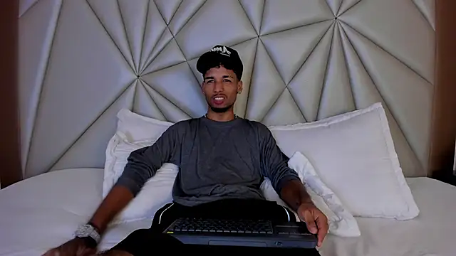 Thiagoferreti online show from 3, 11, 2025