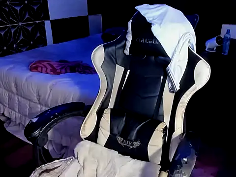 Snapshot of AsianHotBODYY chatting on 9, 9, 2025 AsianHotBODYY online show from 9, 9, 2025