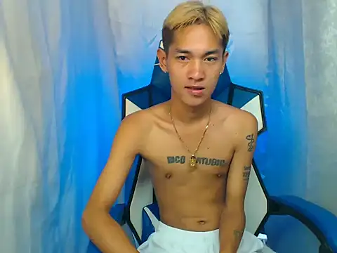 Snapshot of riks_tyler chatting on 11, 11, 2025 riks tyler online show from 11, 11, 2025