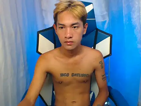 Snapshot of riks_tyler chatting on 27, 11, 2025 riks tyler online show from 27, 11, 2025