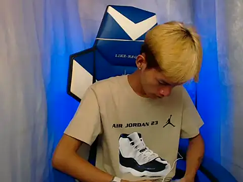 Snapshot of riks_tyler chatting on 30, 11, 2025 riks tyler online show from 30, 11, 2025