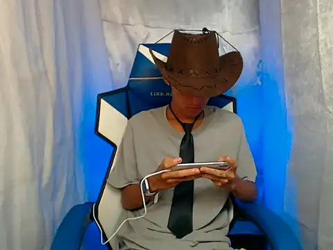 Snapshot of riks_tyler chatting on 4, 12, 2025 riks tyler online show from 4, 12, 2025