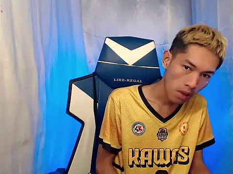 Snapshot of riks_tyler chatting on 18, 12, 2025 riks tyler online show from 18, 12, 2025