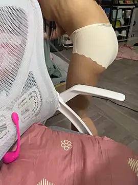 Snapshot of Mina048 chatting on 8, 11, 2025 Mina048 online show from 8, 11, 2025