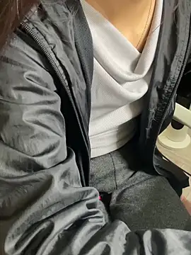 Snapshot of Mina048 chatting on 15, 12, 2025 Mina048 online show from 15, 12, 2025