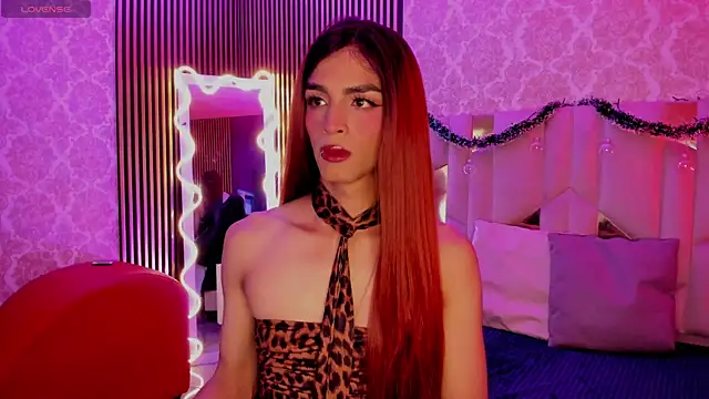 LIHIAN TAY online show from 26, 11, 2025