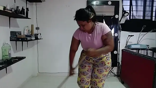 Snapshot of Sam_Blue chatting on 14, 12, 2025 Sam Blue online show from 14, 12, 2025