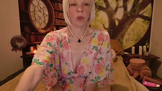 Snapshot of HaileeAtHome chatting on 7, 7, 2026 HaileeAtHome online show from 7, 7, 2026
