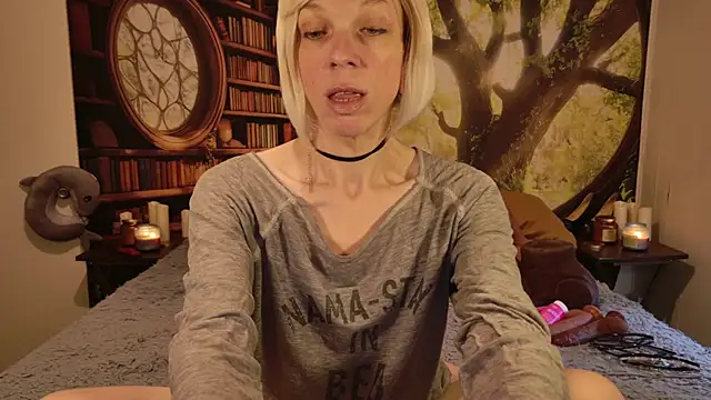 Snapshot of HaileeAtHome chatting on 22, 7, 2026 HaileeAtHome online show from 22, 7, 2026