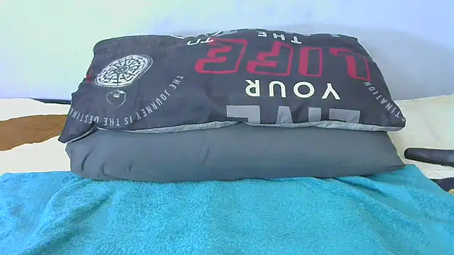 Snapshot of shy-lillyX22 chatting on 29, 10, 2025 shy-lillyX22 online show from 29, 10, 2025