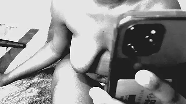 Snapshot of shy-lillyX22 chatting on 26, 11, 2025 shy-lillyX22 online show from 26, 11, 2025