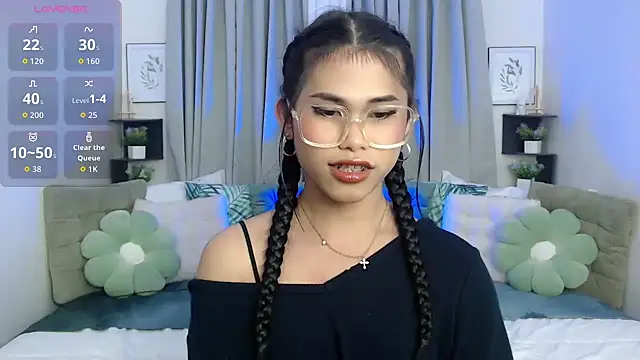 Snapshot of PrettyBlythes_TS chatting on 27, 10, 2025 PrettyBlythes TS online show from 27, 10, 2025