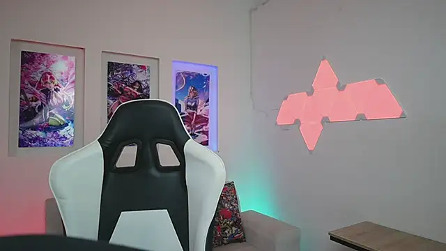 NicoleCrawft online show from 10, 9, 2025