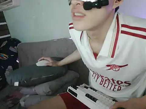 boyhigh1997 online show from 20, 10, 2025