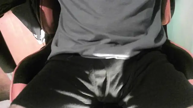 Snapshot of Skinny_Longhair chatting on 15, 1, 2026 Skinny Longhair online show from 15, 1, 2026