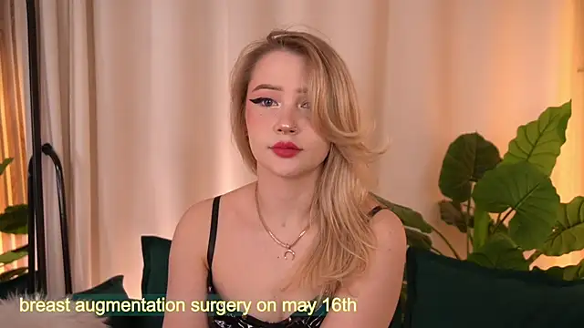 LauraWifeness online show from 4, 5, 2026