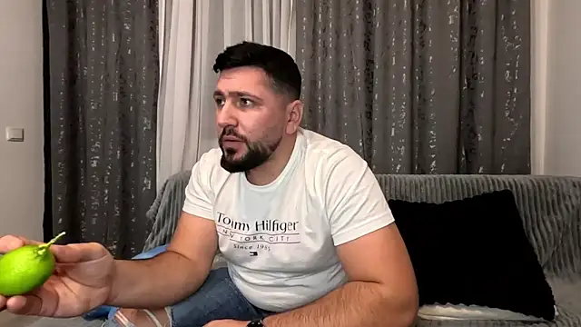 Gold Alpha Boy online show from 19, 11, 2025