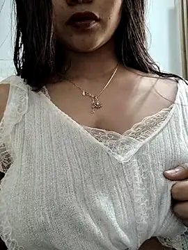 Snapshot of luv_johrrra chatting on 15, 12, 2025 luv johrrra online show from 15, 12, 2025