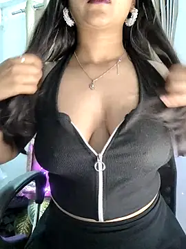 Snapshot of luv_johrrra chatting on 20, 12, 2025 luv johrrra online show from 20, 12, 2025