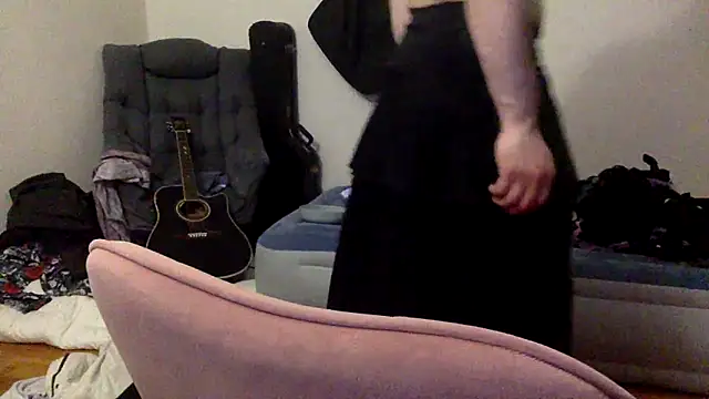 slutzilly online show from 4, 3, 2026