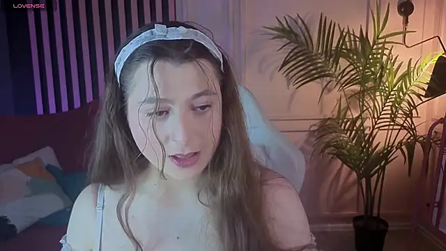 Snapshot of Queen_Michelle_ chatting on 29, 9, 2025 Queen Michelle online show from 29, 9, 2025