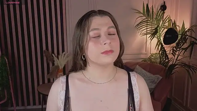 Snapshot of Queen_Michelle_ chatting on 16, 11, 2025 Queen Michelle online show from 16, 11, 2025