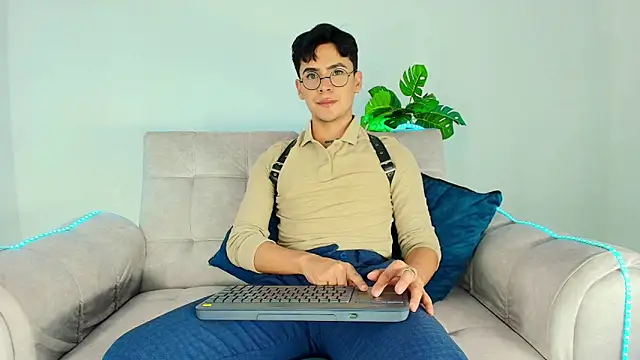 CamiiGuzmanX online show from 24, 9, 2025