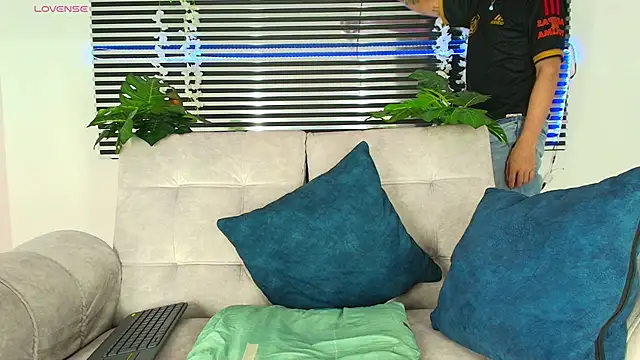 CamiiGuzmanX online show from 22, 12, 2025