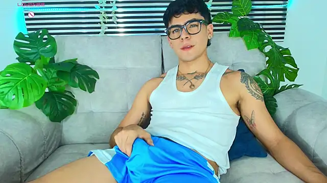 CamiiGuzmanX online show from 29, 4, 2026