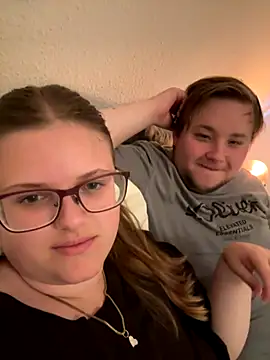 Snapshot of CurvyPaar2 chatting on 19, 9, 2025 CurvyPaar2 online show from 19, 9, 2025