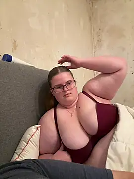 Snapshot of CurvyPaar2 chatting on 13, 3, 2026 CurvyPaar2 online show from 13, 3, 2026