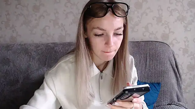 Snapshot of HitGyrl chatting on 9, 9, 2025 HitGyrl online show from 9, 9, 2025