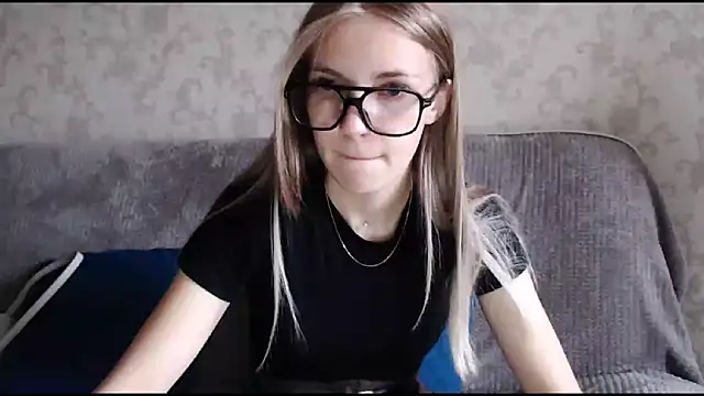 Snapshot of HitGyrl chatting on 2, 10, 2025 HitGyrl online show from 2, 10, 2025