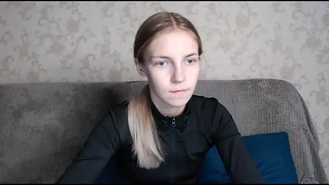 Snapshot of HitGyrl chatting on 8, 10, 2025 HitGyrl online show from 8, 10, 2025