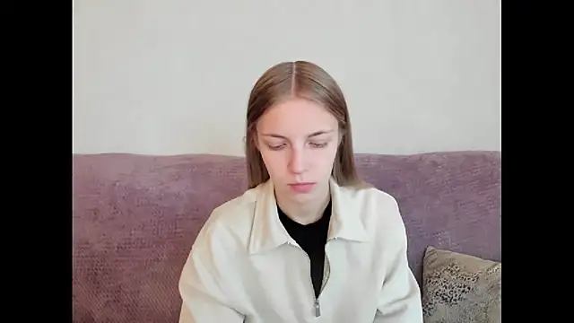 Snapshot of HitGyrl chatting on 15, 10, 2025 HitGyrl online show from 15, 10, 2025