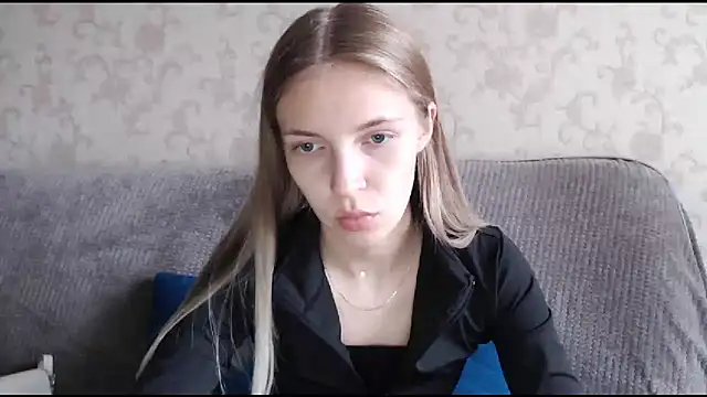 Snapshot of HitGyrl chatting on 23, 10, 2025 HitGyrl online show from 23, 10, 2025