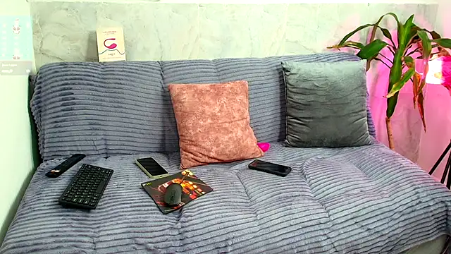 Snapshot of Luna_logan chatting on 27, 11, 2025 Luna logan online show from 27, 11, 2025