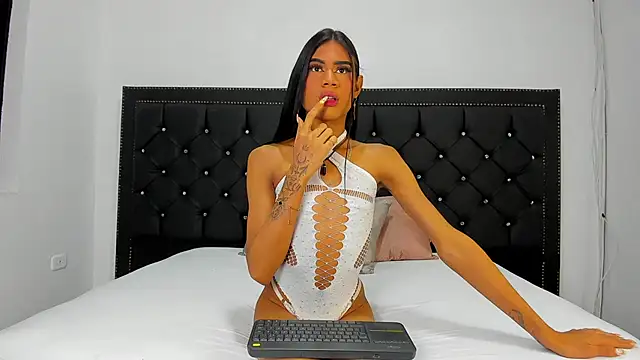 Snapshot of LissyAndrade chatting on 24, 10, 2025 LissyAndrade online show from 24, 10, 2025