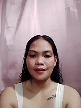 Snapshot of missluvv chatting on 2, 12, 2025 missluvv online show from 2, 12, 2025