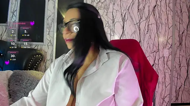 Snapshot of adelinemoretti chatting on 26, 5, 2026 adelinemoretti online show from 26, 5, 2026