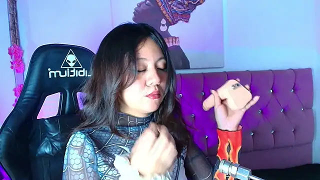 Snapshot of catalina_santana20 chatting on 21, 11, 2025 catalina santana20 online show from 21, 11, 2025