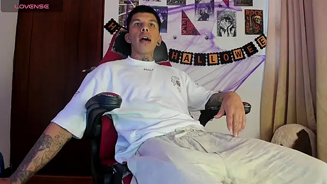 Snapshot of Savajelust chatting on 19, 10, 2025 Savajelust online show from 19, 10, 2025