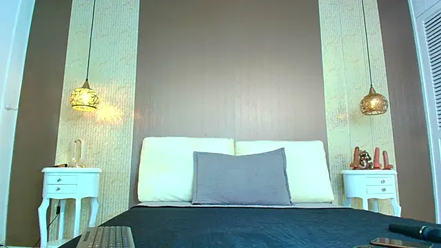 Tiifany Baker online show from 24, 10, 2025