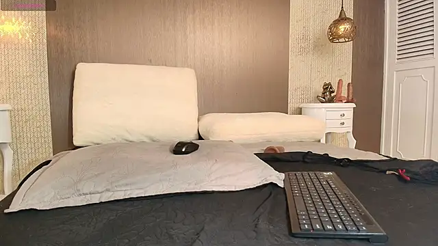 Tiifany Baker online show from 30, 11, 2025