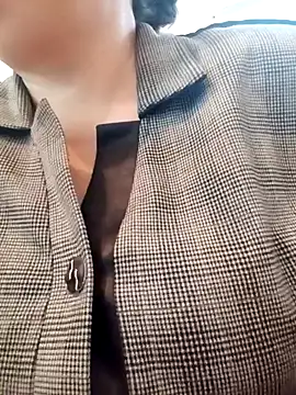 Snapshot of Uzhili chatting on 29, 10, 2025 Uzhili online show from 29, 10, 2025