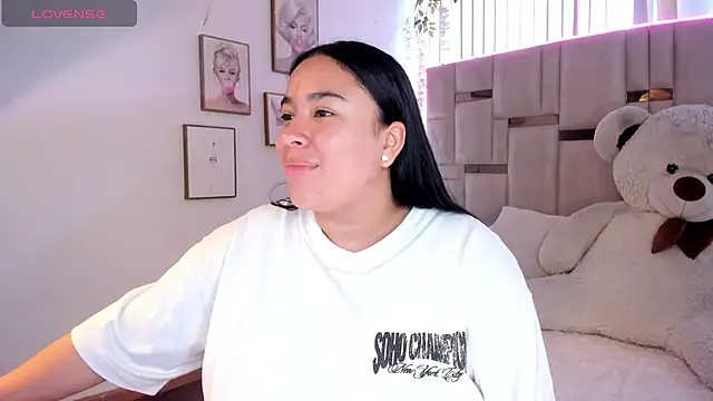 Zoey thompson online show from 3, 7, 2026