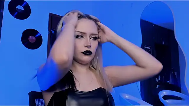 Snapshot of missluna27 chatting on 22, 10, 2025 missluna27 online show from 22, 10, 2025