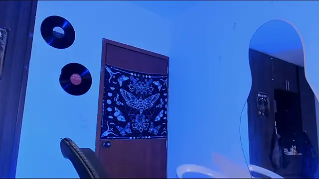 Snapshot of missluna27 chatting on 25, 10, 2025 missluna27 online show from 25, 10, 2025