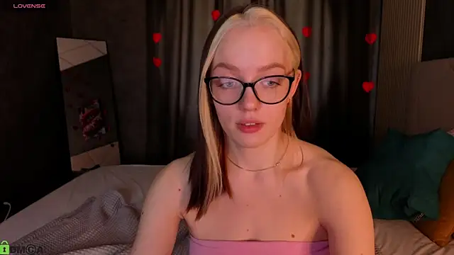 Snapshot of R0cket_bunny chatting on 9, 4, 2026 R0cket bunny online show from 9, 4, 2026
